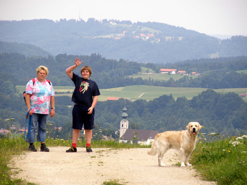 Nicole, Christian und Anouk beim Spaziergang